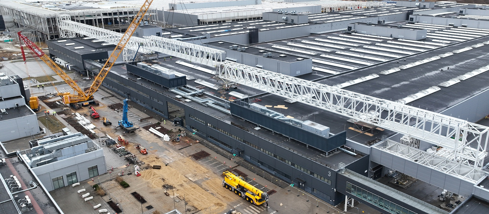 Modellbasierte Planung einer weitgespannten Förderbrücke in industrieller Umgebung