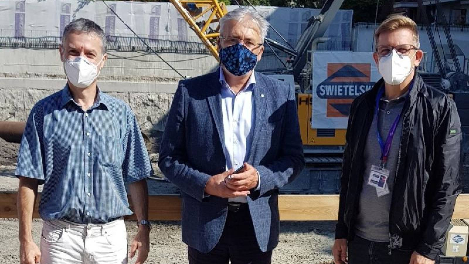 Lerakták az NMHH Visegrádi utcai műszaki épületbővítésének alapkövét.
