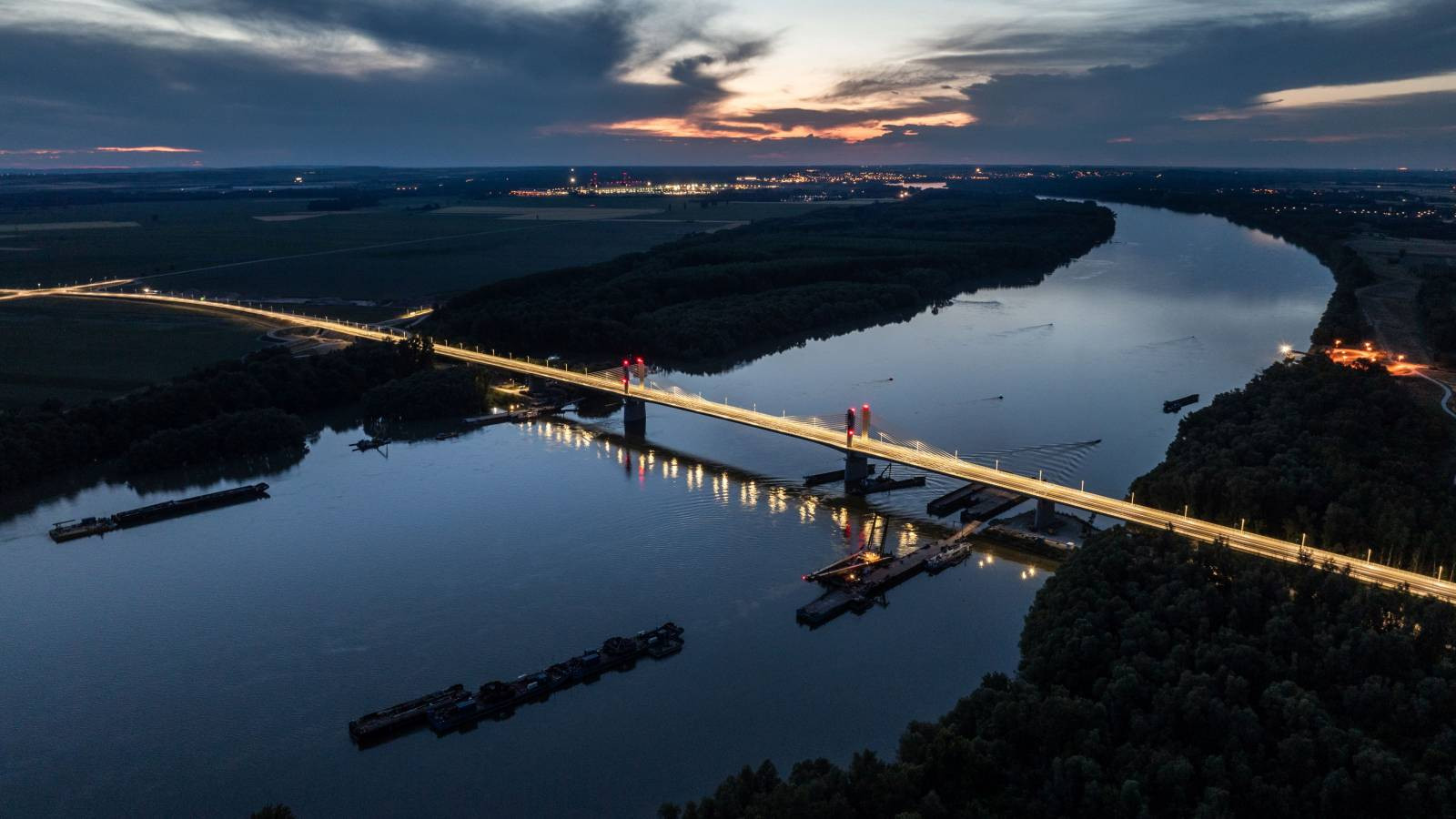 The Tomori Pal Danube bridge linking Paks and Kalocsa also includes significant innovations from a sustainability point of view