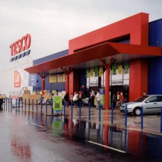 tescoaruhazak17db_001.jpg