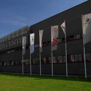 CEH_Porsche_Parts_Center_magasépítési_tervezés_002.jpg