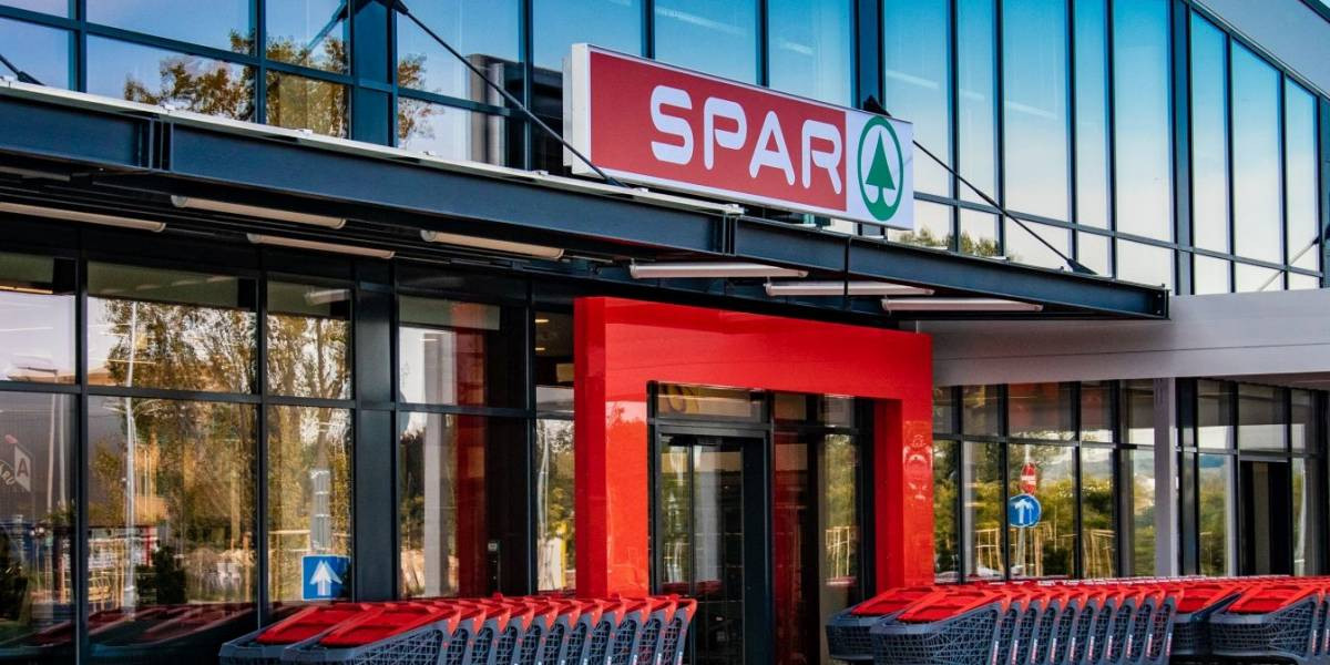 Der SPAR-Supermarkt in Törökbálint hat seine Türen geöffnet