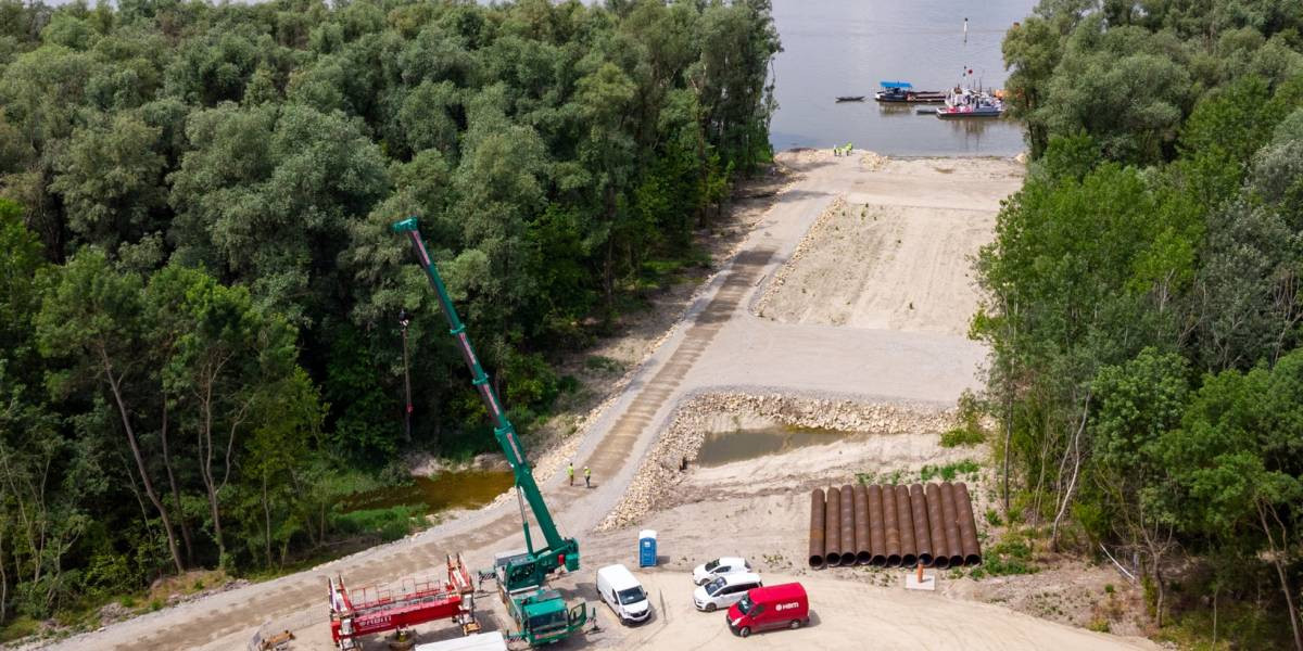 The cornerstone of Kalocsa - Paks Danube Bridge was laid last week.