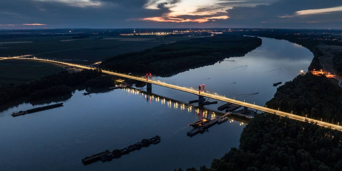 The Tomori Pal Danube bridge linking Paks and Kalocsa also includes significant innovations from a sustainability point of view